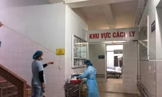 Bố của nữ bệnh nhân thứ 17 được cách ly trong đêm