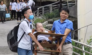 Xúc động nữ sinh chất độc da cam quyết 'vượt vũ môn'