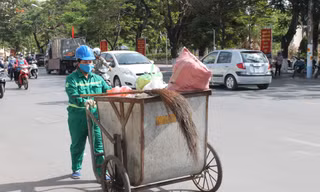 Người Hải Phòng đội nắng mưu sinh giữa trời nắng như đổ lửa
