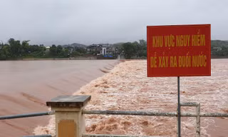 Nước cuồn cuộn chảy xiết trên các sông ở Quảng Ninh