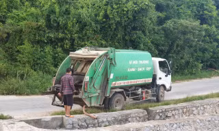 Chủ tịch thị trấn phân trần vụ đổ trộm chất thải ở Cô Tô