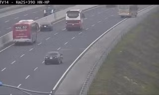 Phạt 1 triệu đồng đối với tài xế xe ô tô đi lùi 6km trên cao tốc