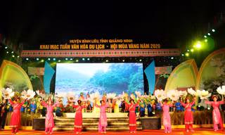 Quảng Ninh: Khai mạc Tuần Văn hóa - Du lịch và Hội Mùa vàng 