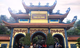 Hàng trăm bài viết 'gọi vong' và số tài khoản trên website chùa Ba Vàng biến mất