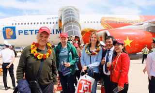 Miễn thị thực cho công dân 12 nước vào Việt Nam du lịch
