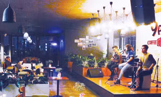 Thu phí âm nhạc tại các cơ sở kinh doanh khách sạn, quán bar, cà phê đúng luật nhưng phải theo thỏa thuận.
