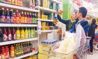 Nhiều người tiêu dùng bị thiệt hại sức khỏe, tiền bạc... nhưng ngại “làm đến cùng” vì không tin cơ chế khiếu kiện. Ảnh: Như Ý.