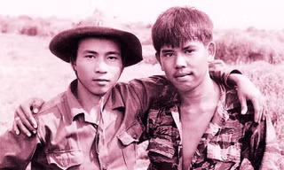 “Hai người lính”, ảnh Chu Chí Thành. Đã có thể tìm ra nhân vật còn lại trong ảnh?
