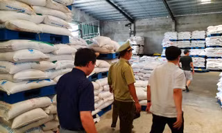 Những kho hàng chất đầy đường Thái Lan nhập lậu.