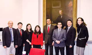 Tổng Hiệu trưởng (Provost) Ðại học Penn đón tiếp đoàn Vingroup.