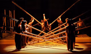 À Ố SHOW - tác phẩm của nhóm tác giả: đạo diễn Tuấn Lê, đạo diễn âm nhạc Nguyễn Nhất Lý, chỉ đạo nghệ thuật Nguyễn Lân Maurice và biên đạo múa Nguyễn Tấn Lộc.