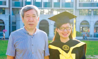 Dịch giả Minh Thương (phải) và nhà văn Diêm Liên Khoa.