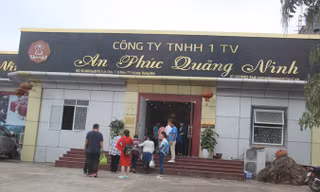 Một trong số những cửa hàng “đặc biệt” chỉ bán hàng cho khách Trung Quốc.