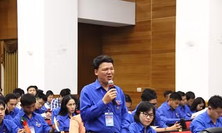 Thanh niên tiên tiến trao đổi về phong trào khởi nghiệp.