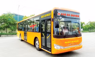 Với thời gian di chuyển nhanh, tiện dụng, xe buýt nhanh - Bus Express được đánh giá sẽ là lựa chọn của nhiều hành khách trên lộ trình Hà Nội - Nội Bài. Ảnh: Anh Trọng.