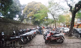 Rắc rối trông xe ở Văn Miếu