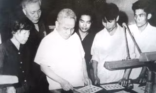 Bộ trưởng Trần Quốc Hoàn (thứ 3 từ trái sang) thăm và làm việc với lãnh đạo Sở Công an TPHCM.
