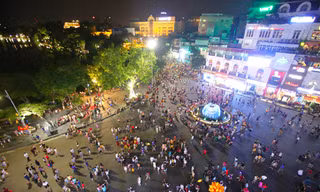 Không gian đi bộ hồ Gươm. Ảnh: Vnexpress