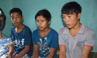 Hồ Văn Băng, Hồ Văn Điếu và Hồ Văn Đồi được công an xã Bình Lâm giải cứu ngày 4/9.