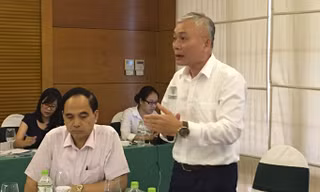 PGS Nguyễn Đức Hinh chia sẻ tại hội nghị. Ảnh: Nghiêm Huê.