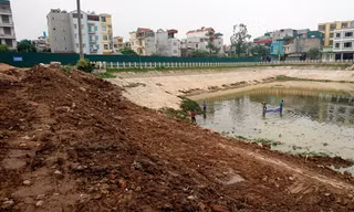 Hạng mục cải tạo hồ Khương Trung 1 (Đầm Hồng) chậm tiến độ.