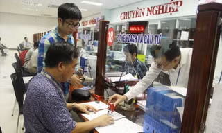Sở KH&ĐT Đà Nẵng có 10 học viên Đề án 922 đang công tác. (Trong ảnh: Người dân làm thủ tục tại khu một cửa của Sở tại Trung tâm hành chính thành phố). Ảnh: Thanh Trần.