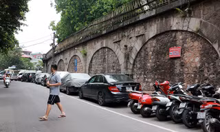 Các nhà kiến trúc, nghiên cứu văn hóa kỳ vọng việc đập thông 127 vòm cầu Phùng Hưng thay đổi diện mạo đô thị Hà Nội. Ảnh: Mạnh Thắng.