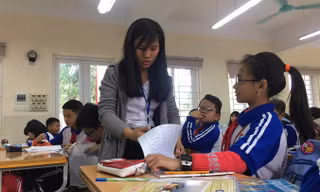 Cô Huyên trong một giờ dạy tại trường.