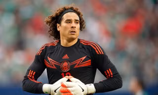 Đại chiến Brazil - Mexico và truyền kỳ 'bàn tay 6 ngón của Ochoa'