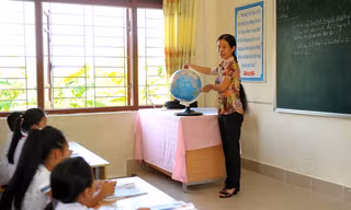 Cô Nguyễn Thị Hợi có nhiều đóng góp trong công tác giảng dạy, rèn đội tuyển học sinh giỏi của trường PTCS Bản Sen. Ảnh: Xuân Tùng.