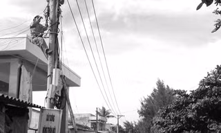 Đưa điện lưới quốc gia ra các huyện đảo là nhiệm vụ quan trọng của EVN để góp phần phát triển kinh tế xã hội. Ảnh: Phong Cầm.