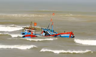 Nhiều tàu cá bị chìm, ngư dân​ mất tích