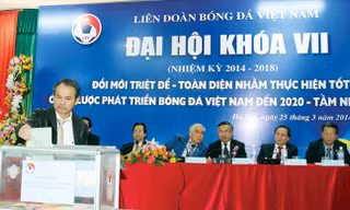 Lãnh đạo Bộ VHTTDL muốn được trao đổi trực tiếp với bầu Đức về công tác tổ chức Đại hội VFF khoá 8. Ảnh: VSI.