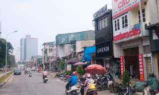 Đất đã có quyết định thu hồi cho dự án Công viên Đống Đa đã hình thành một dãy nhà cao tầng.