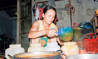 Làng mì Quảng 'có chân'