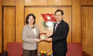 Đồng chí Bí thư thứ nhất Trung ương Đoàn Lê Quốc Phong chúc bà Lianys Torres Rivera sẽ có nhiều thành công trong nhiệm kỳ tại Việt Nam, đồng thời khẳng định Đoàn TNCS Hồ Chí Minh sẵn sàng phối hợp tổ chức các hoạt động giao lưu giữa thanh niên, sinh viên,