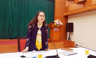 Bà Đặng Thị Tuyết, Trưởng ban Pháp chế TKV trả lời câu hỏi của báo chí chiều 4/1.
