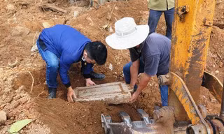 Vụ san ủi mộ vợ vua triều Nguyễn làm bãi xe: Kiểm tra hiện trường