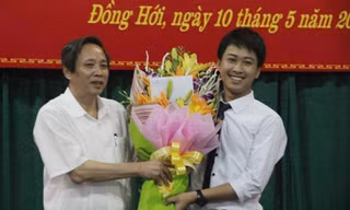 Nguyễn Thế Quỳnh được chào đón tại Quảng Bình sau khi giành huy chương bạc Olympic Vật lý châu Á 2016.