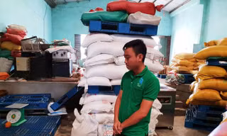 Những kho đường lậu này khiến đường nội điêu đứng.
