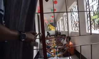 Bên trong trung tâm cai nghiện ma túy Cox’s Bazar. Ảnh: CNN.