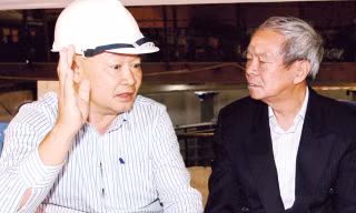 Ông Nguyễn Tăng Cường (trái) hội đàm cùng ông Thái Phụng Nê, Phái viên của Thủ tướng Nguyễn Tấn Dũng. Ảnh: Minh Đức.