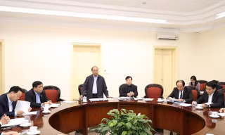 Thủ tướng làm việc với các bộ, ngành và Thành phố Hà Nội để tìm giải pháp “hạ nhiệt” ùn tắc giao thông.