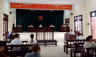 Phiên tòa xét xử vụ án mua bán trẻ em xảy ra tại chùa Bồ Đề đã phải hoãn vì vắng mặt nhiều thành phần liên quan. Ảnh: Người lao động