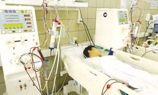 Uống 1,5 lít rượu, nam thanh niên hôn mê sâu