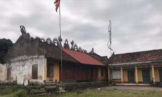 Di tích quốc gia đình làng Thần Quy dột nát nhiều năm nay vẫn chưa được tu bổ. Ảnh: Nguyên Khánh.