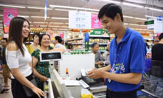 Các siêu thị đua nhau 'lì xì' hút khách