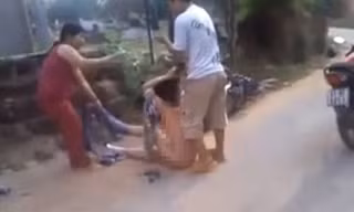 Vụ đánh ghen gây “bão” trên mạng xã hội ở Bình Dương năm 2013.