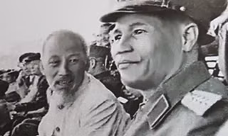 Bác Hồ với Đại tướng Nguyễn Chí Thanh.