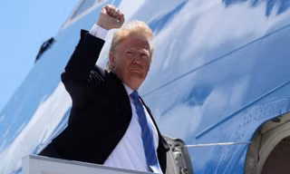 Ông Trump cam kết sẽ rắn với Trung Quốc về thương mại. Ảnh: Telegraph.